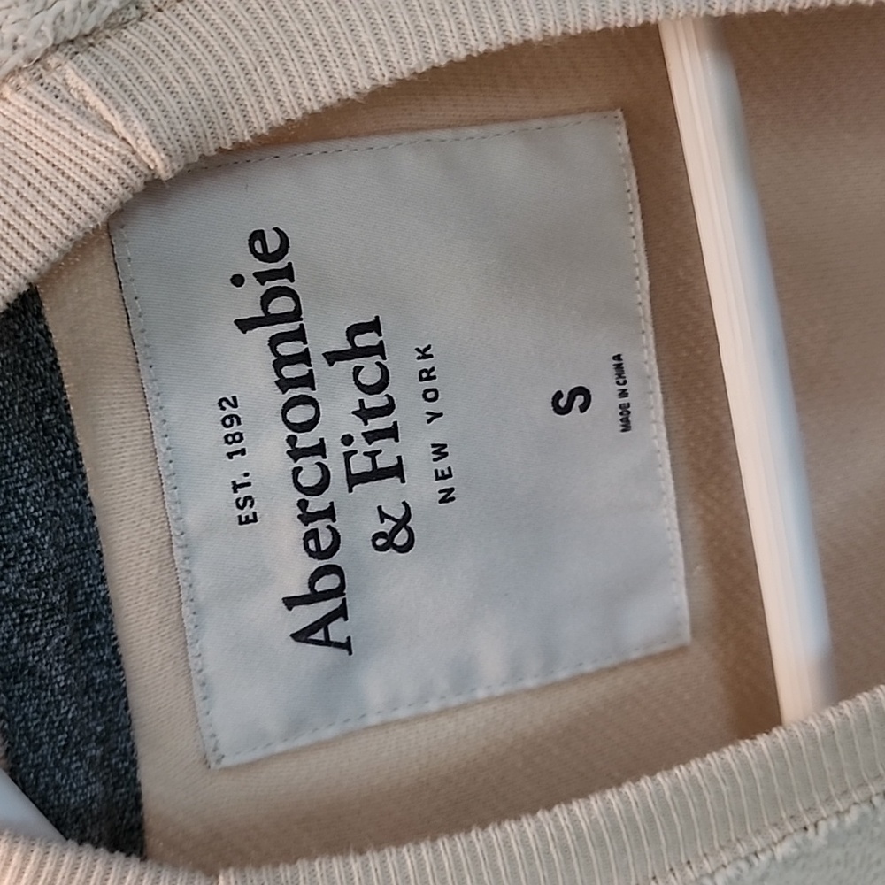 Abercrombie - Picture 3 of 4